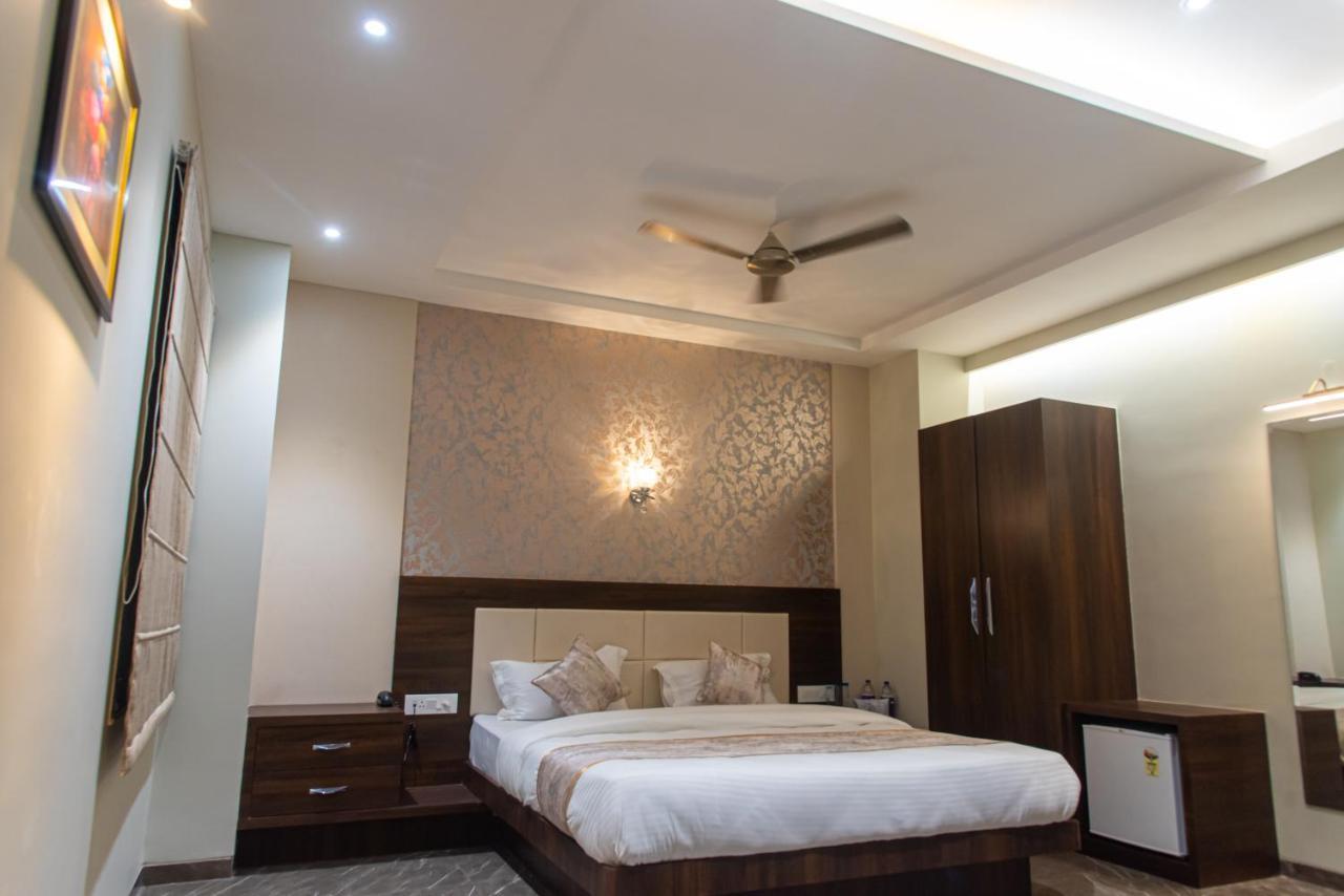 Hotel Royal Livin พาราณสี ภายนอก รูปภาพ