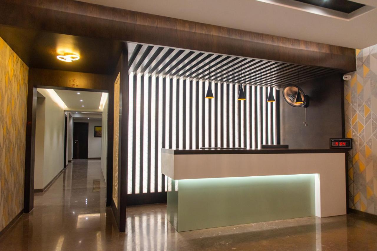 Hotel Royal Livin พาราณสี ภายนอก รูปภาพ