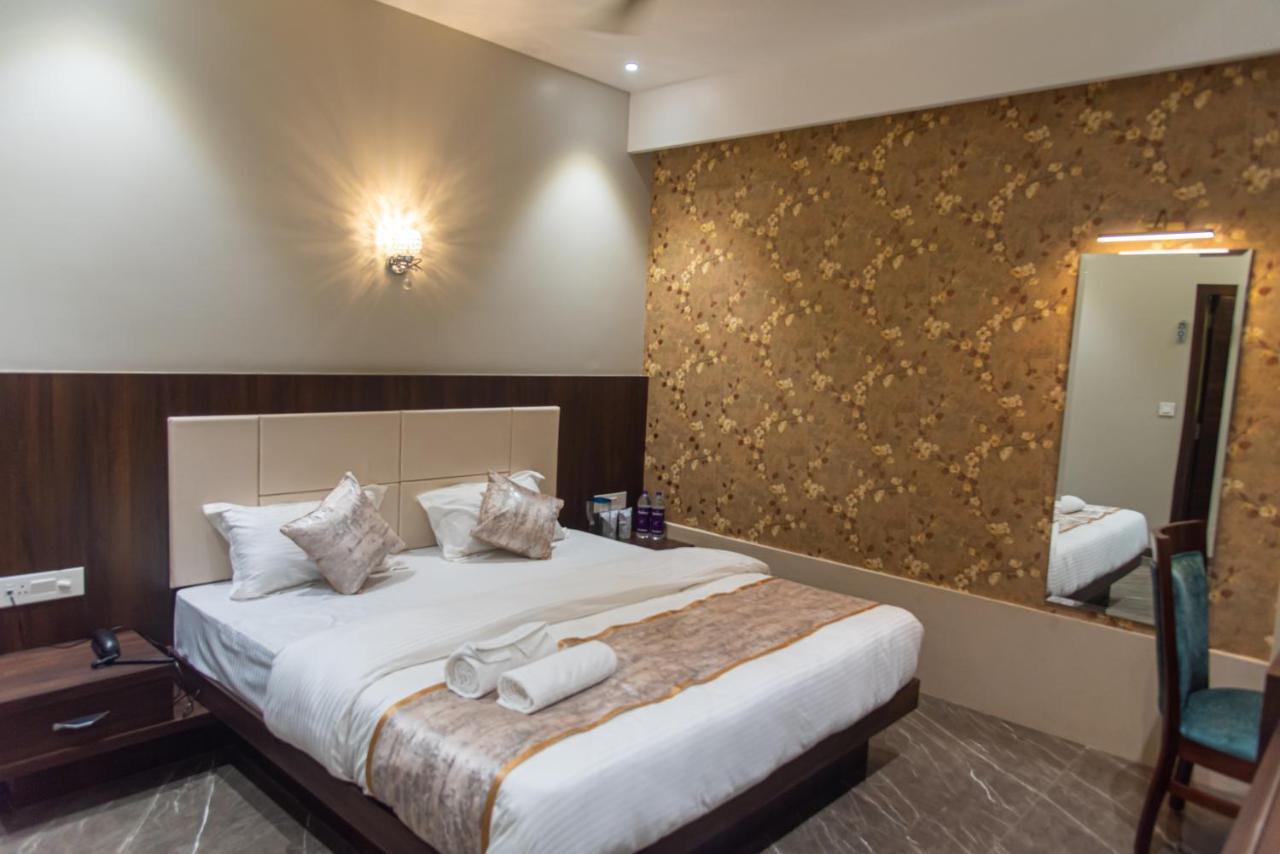 Hotel Royal Livin พาราณสี ภายนอก รูปภาพ