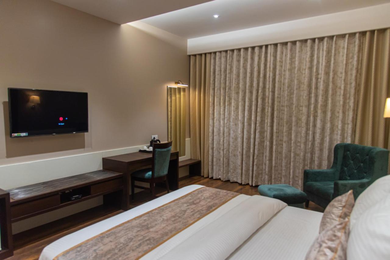 Hotel Royal Livin พาราณสี ภายนอก รูปภาพ