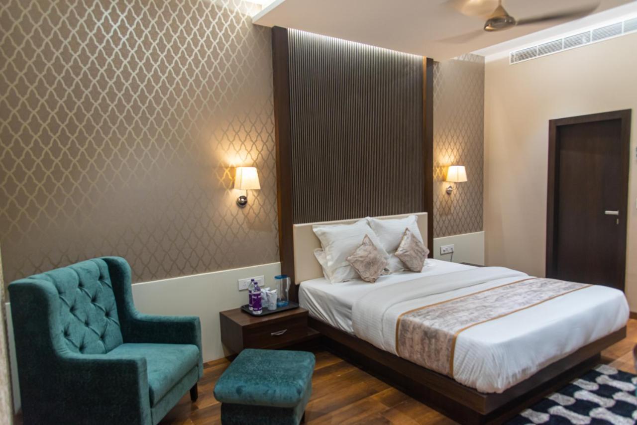 Hotel Royal Livin พาราณสี ภายนอก รูปภาพ