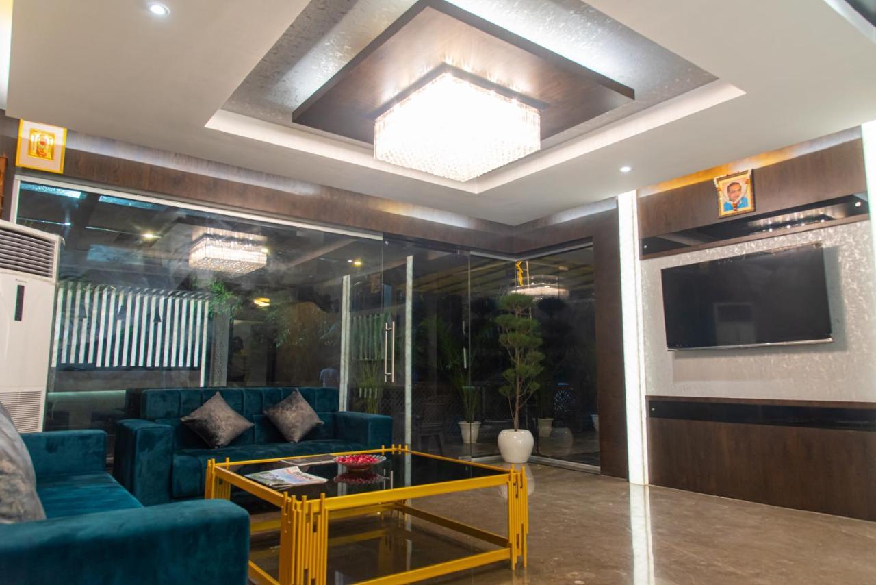 Hotel Royal Livin พาราณสี ภายนอก รูปภาพ