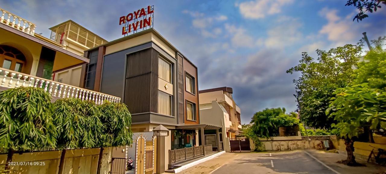 Hotel Royal Livin พาราณสี ภายนอก รูปภาพ