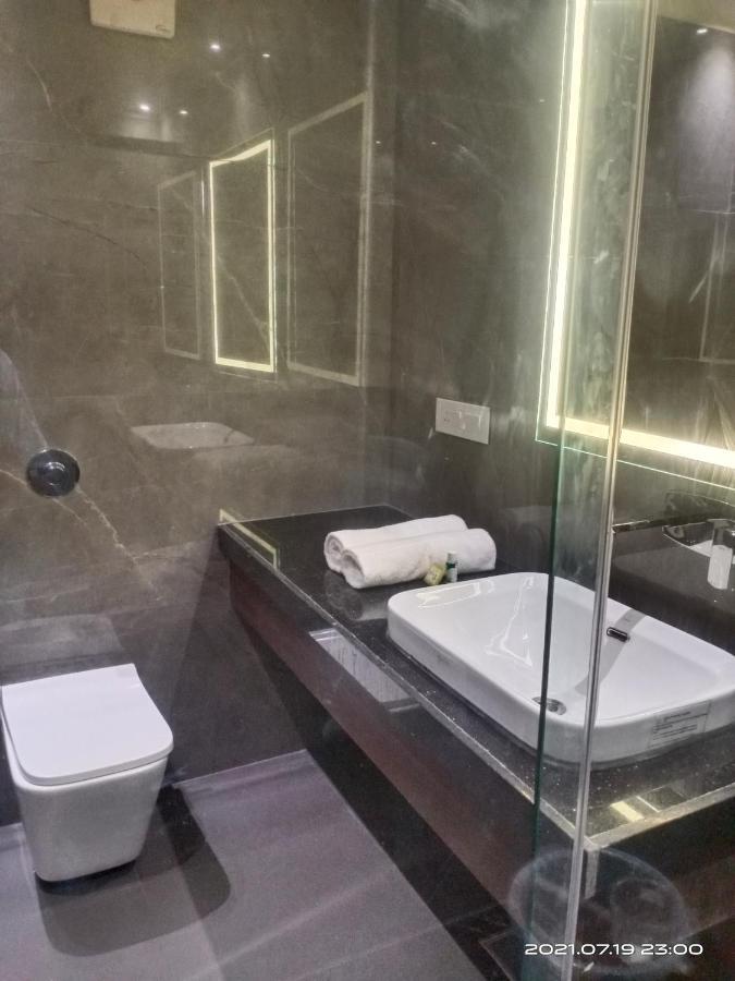 Hotel Royal Livin พาราณสี ภายนอก รูปภาพ