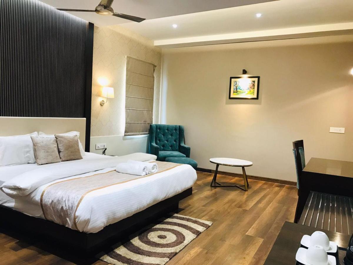 Hotel Royal Livin พาราณสี ภายนอก รูปภาพ