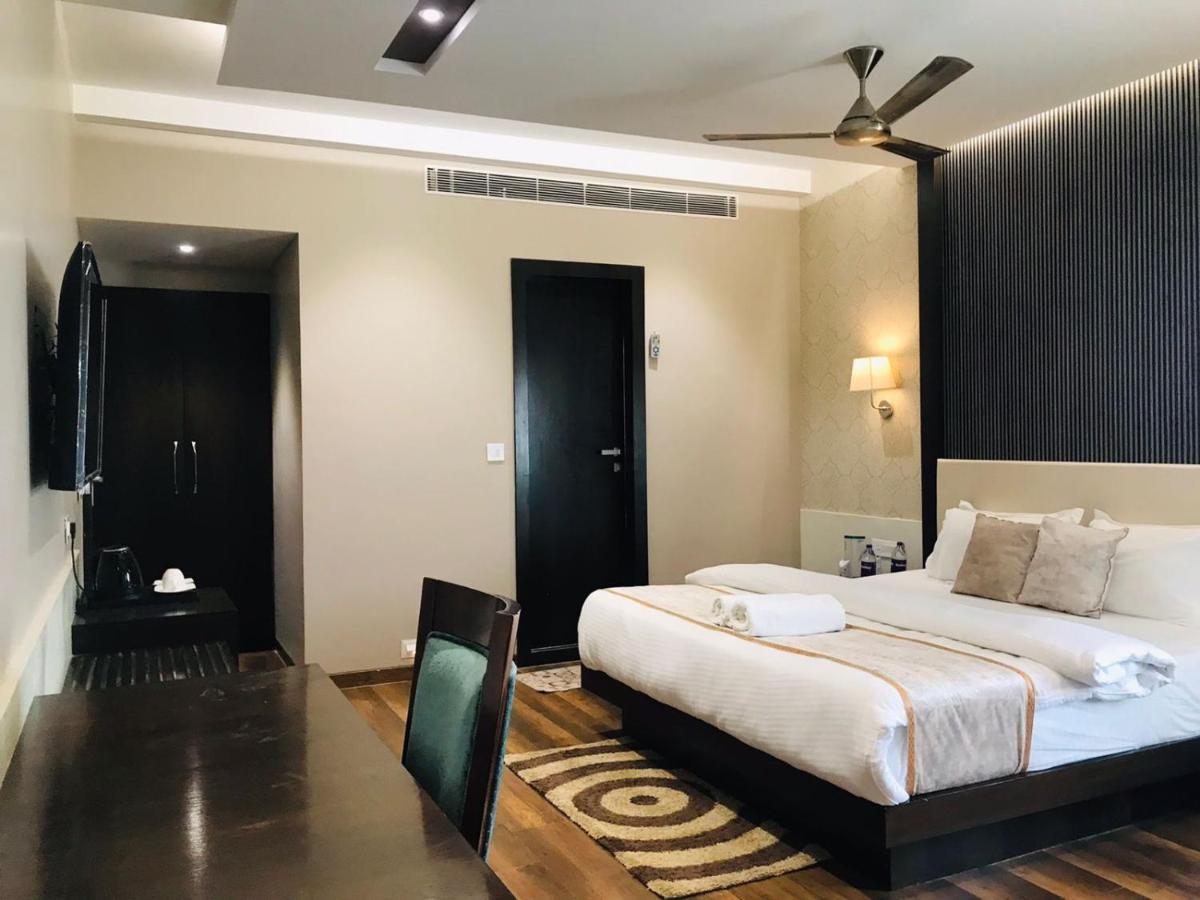 Hotel Royal Livin พาราณสี ภายนอก รูปภาพ