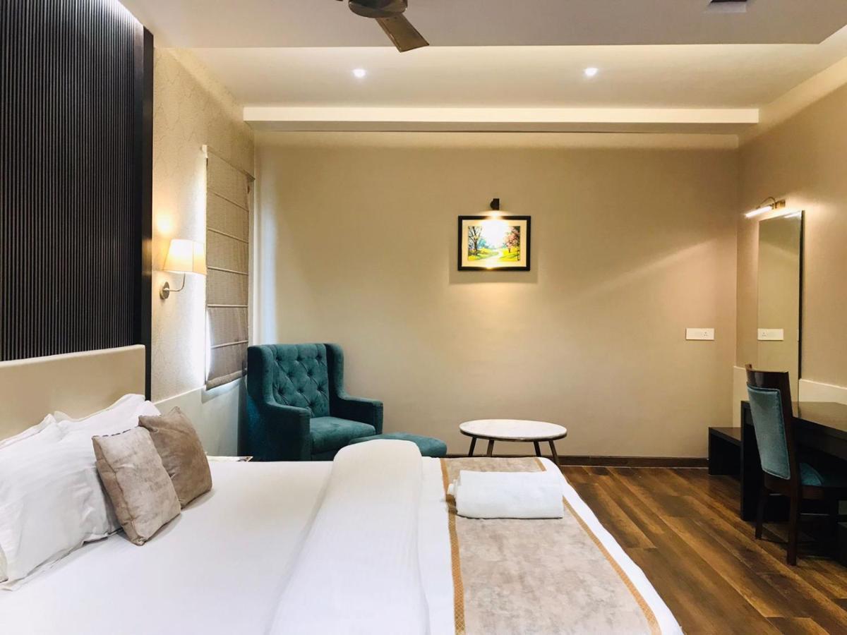 Hotel Royal Livin พาราณสี ภายนอก รูปภาพ
