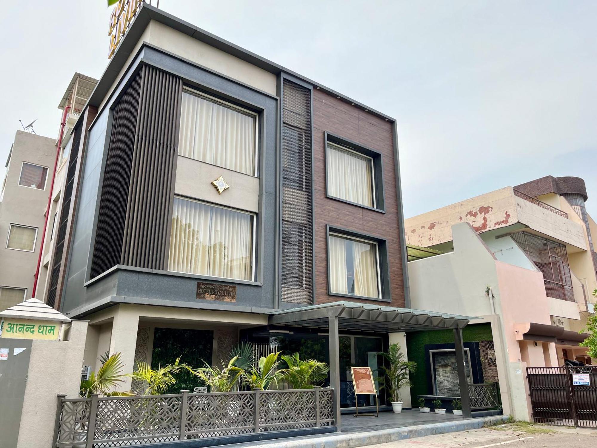 Hotel Royal Livin พาราณสี ภายนอก รูปภาพ