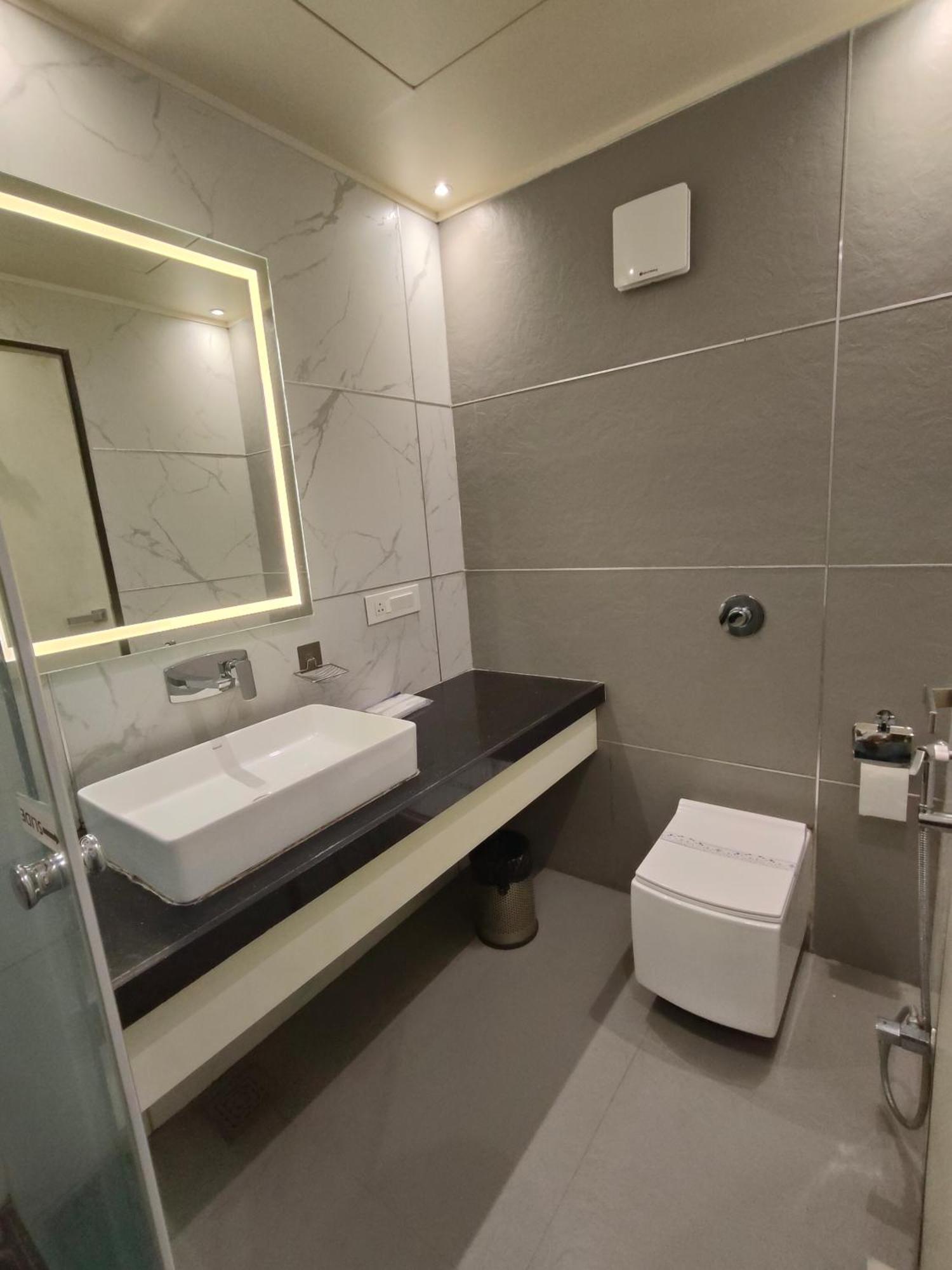 Hotel Royal Livin พาราณสี ภายนอก รูปภาพ