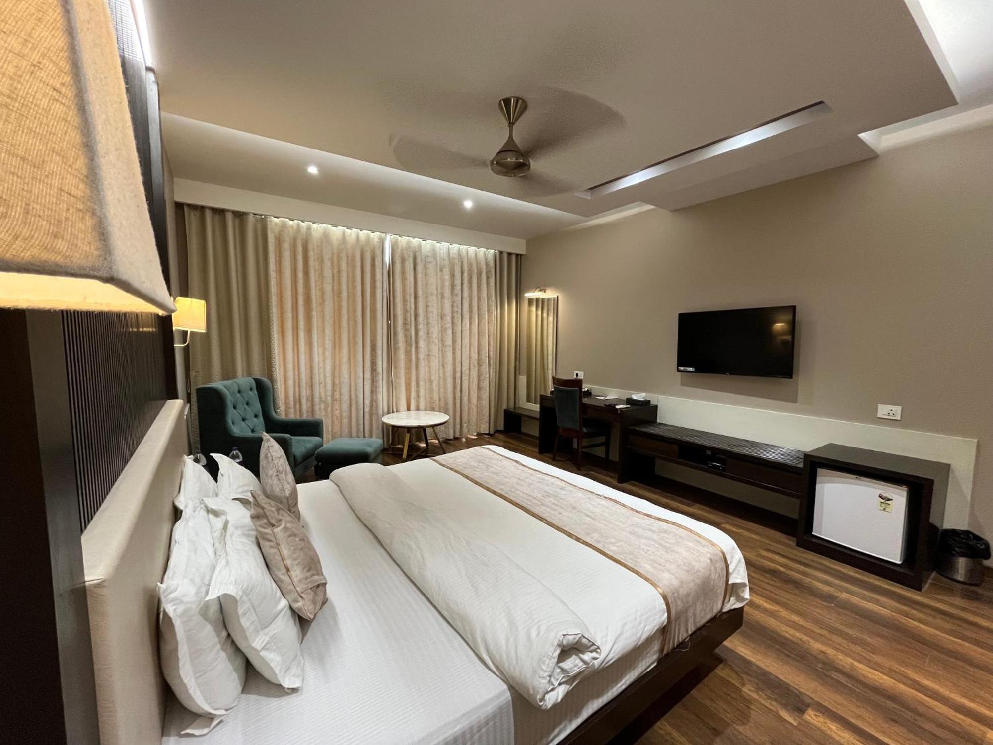 Hotel Royal Livin พาราณสี ภายนอก รูปภาพ