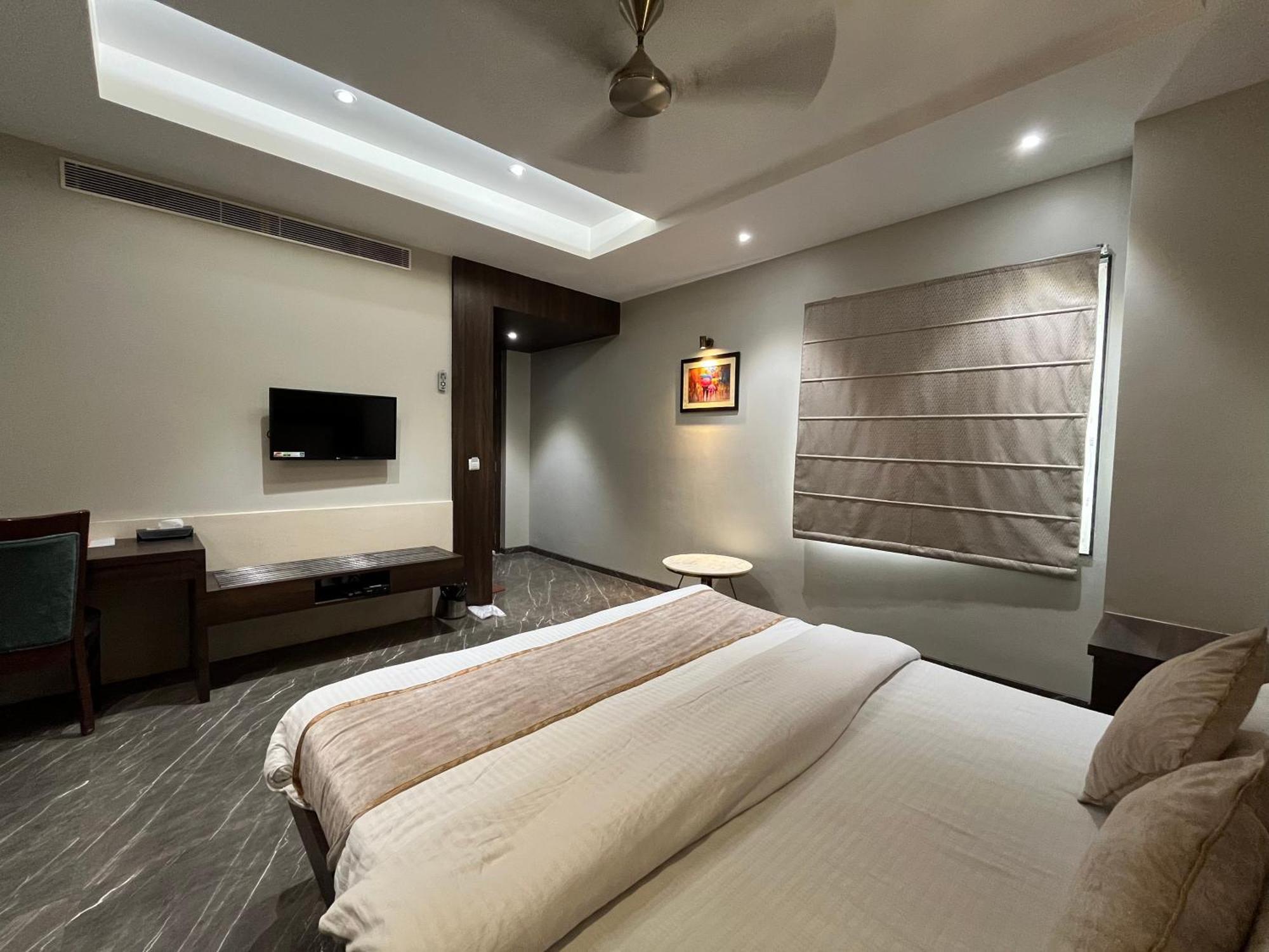 Hotel Royal Livin พาราณสี ภายนอก รูปภาพ
