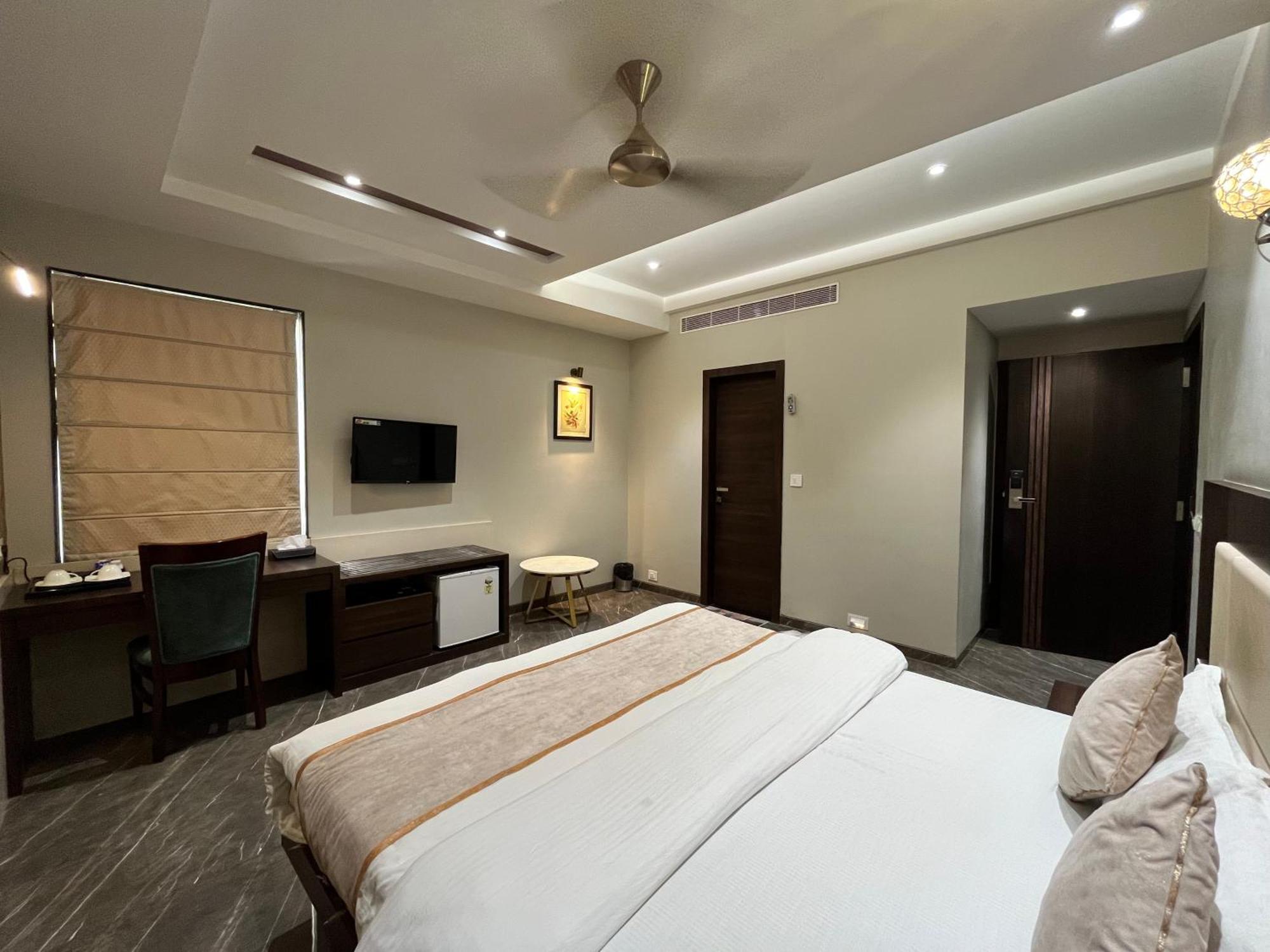 Hotel Royal Livin พาราณสี ภายนอก รูปภาพ
