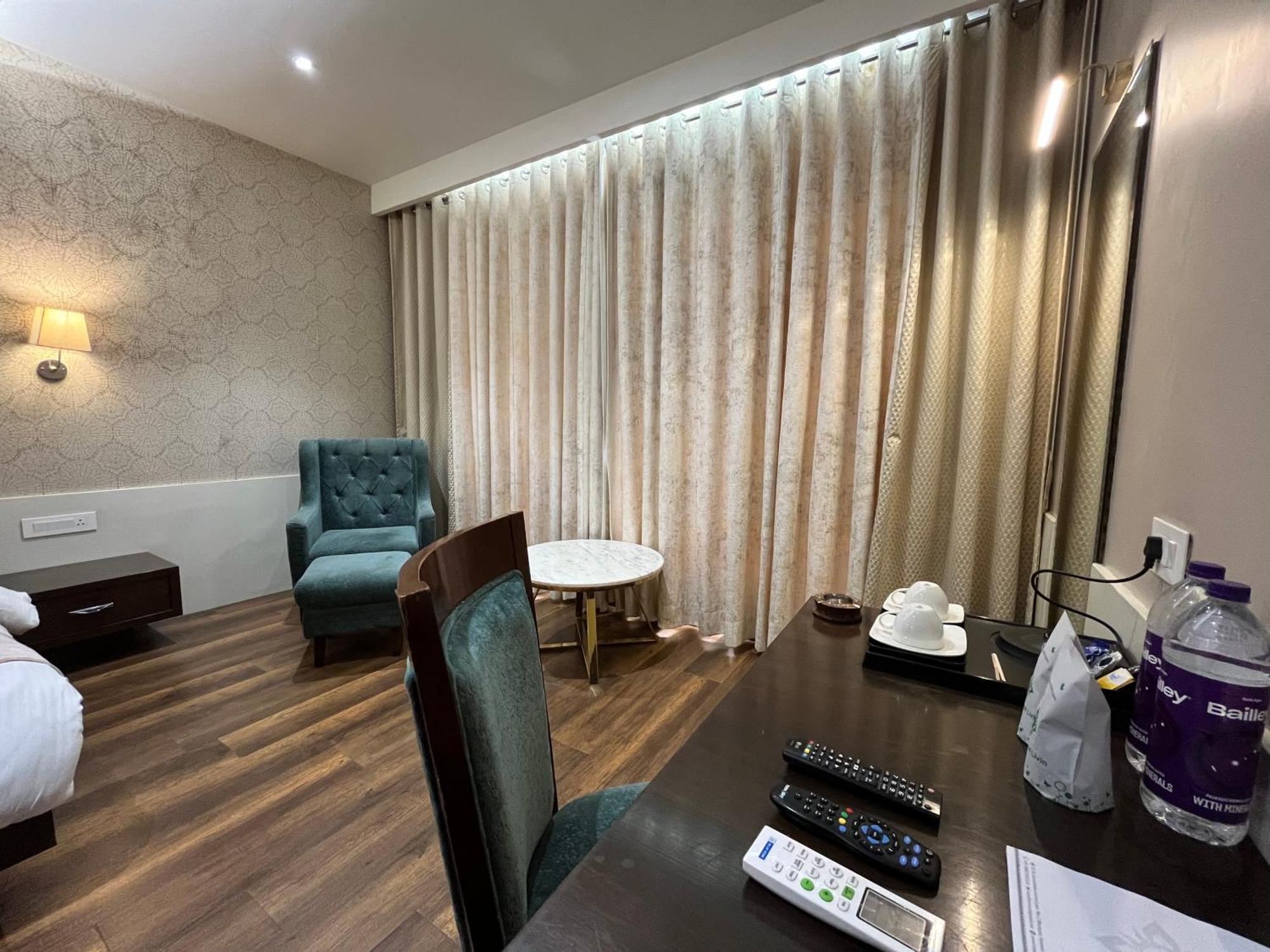 Hotel Royal Livin พาราณสี ภายนอก รูปภาพ
