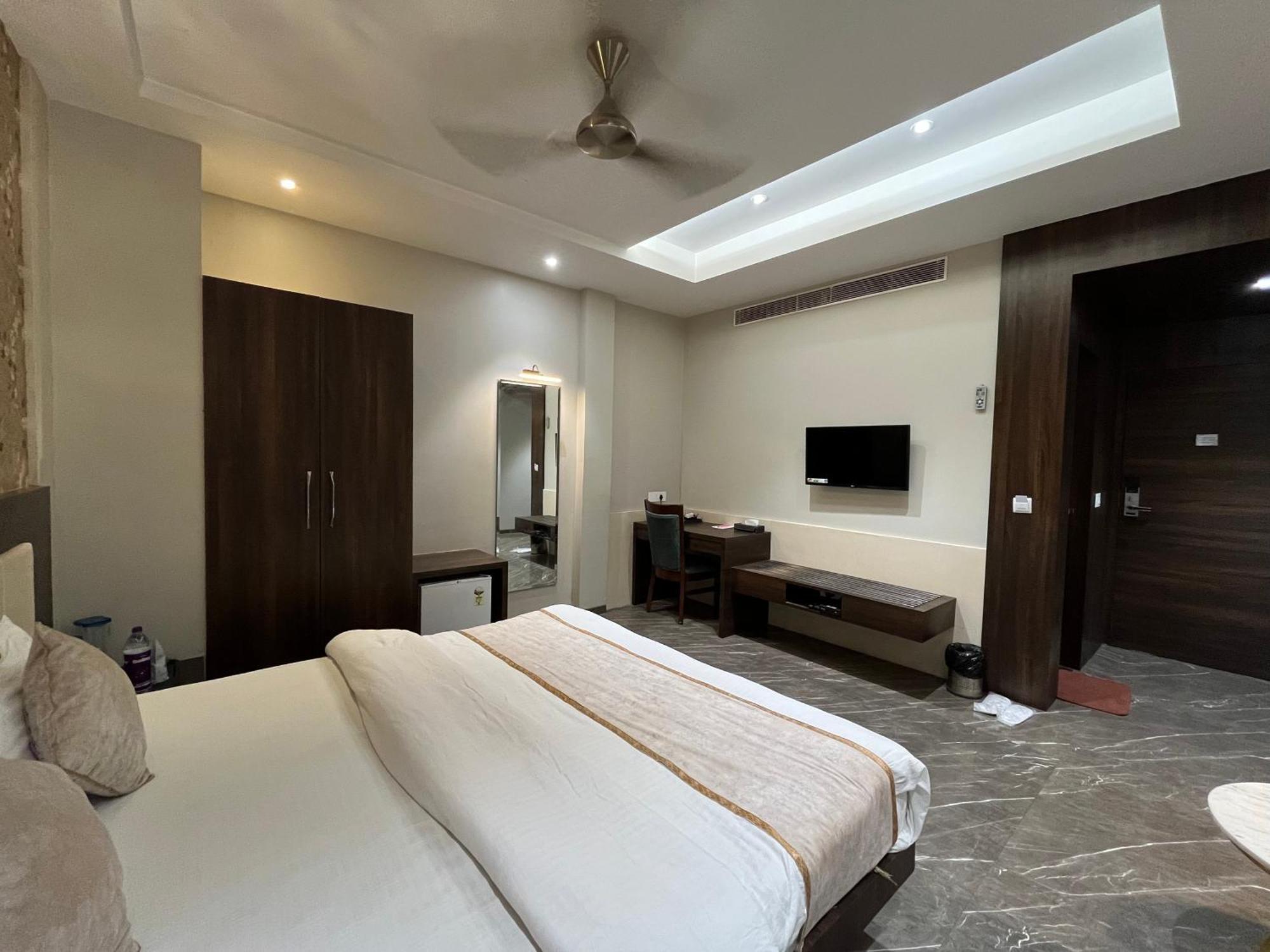 Hotel Royal Livin พาราณสี ภายนอก รูปภาพ