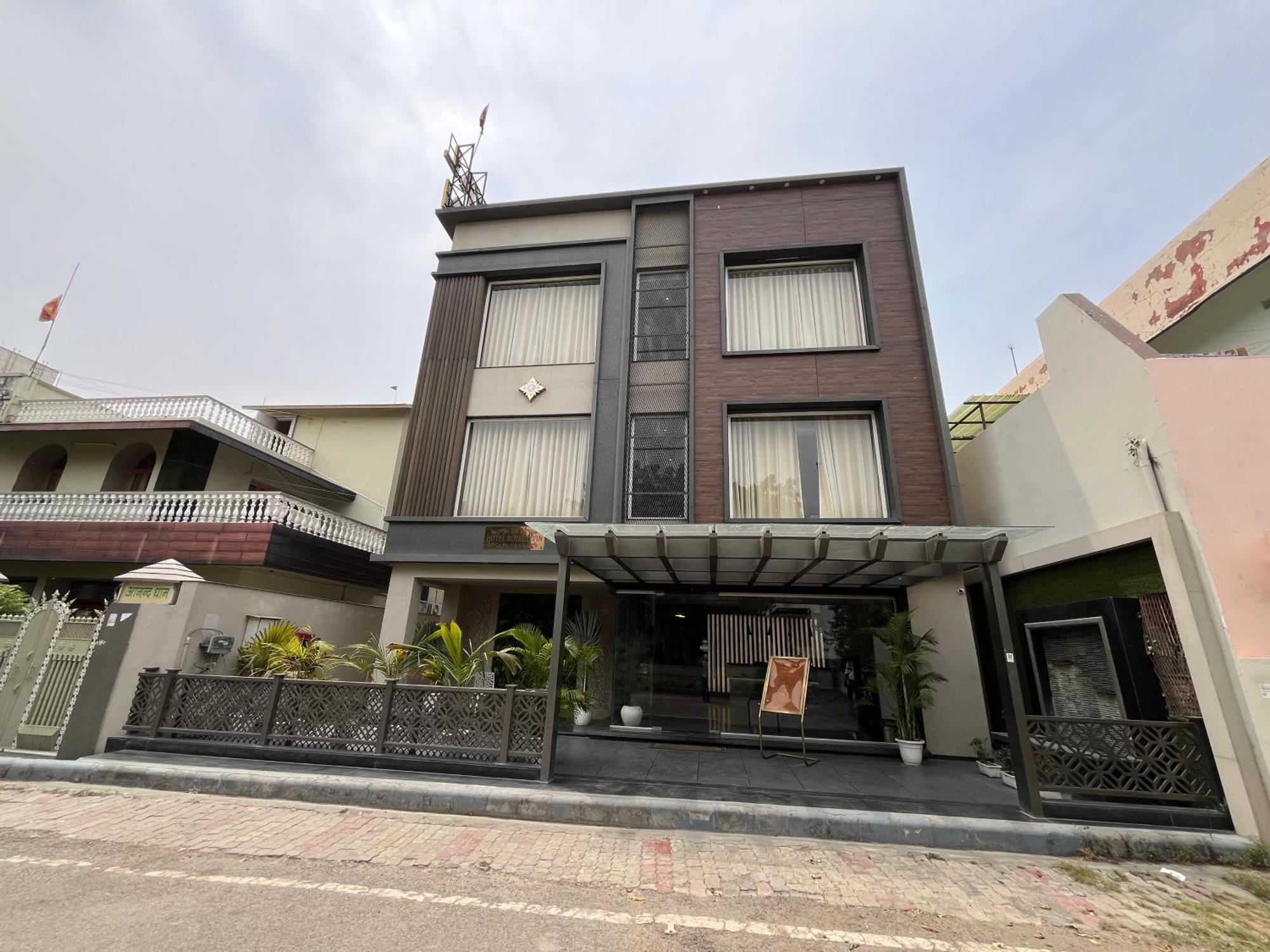 Hotel Royal Livin พาราณสี ภายนอก รูปภาพ